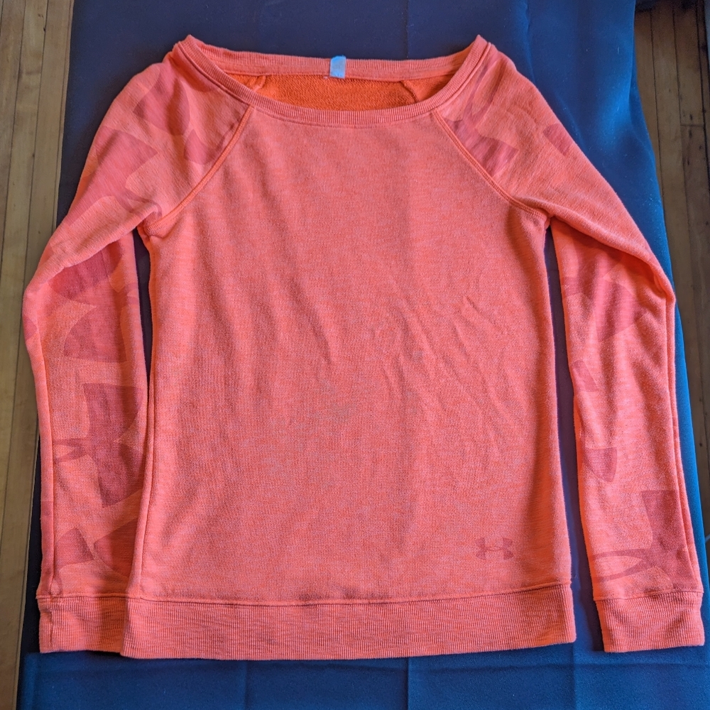 Blood orange Under Armour long-sleeved shirt